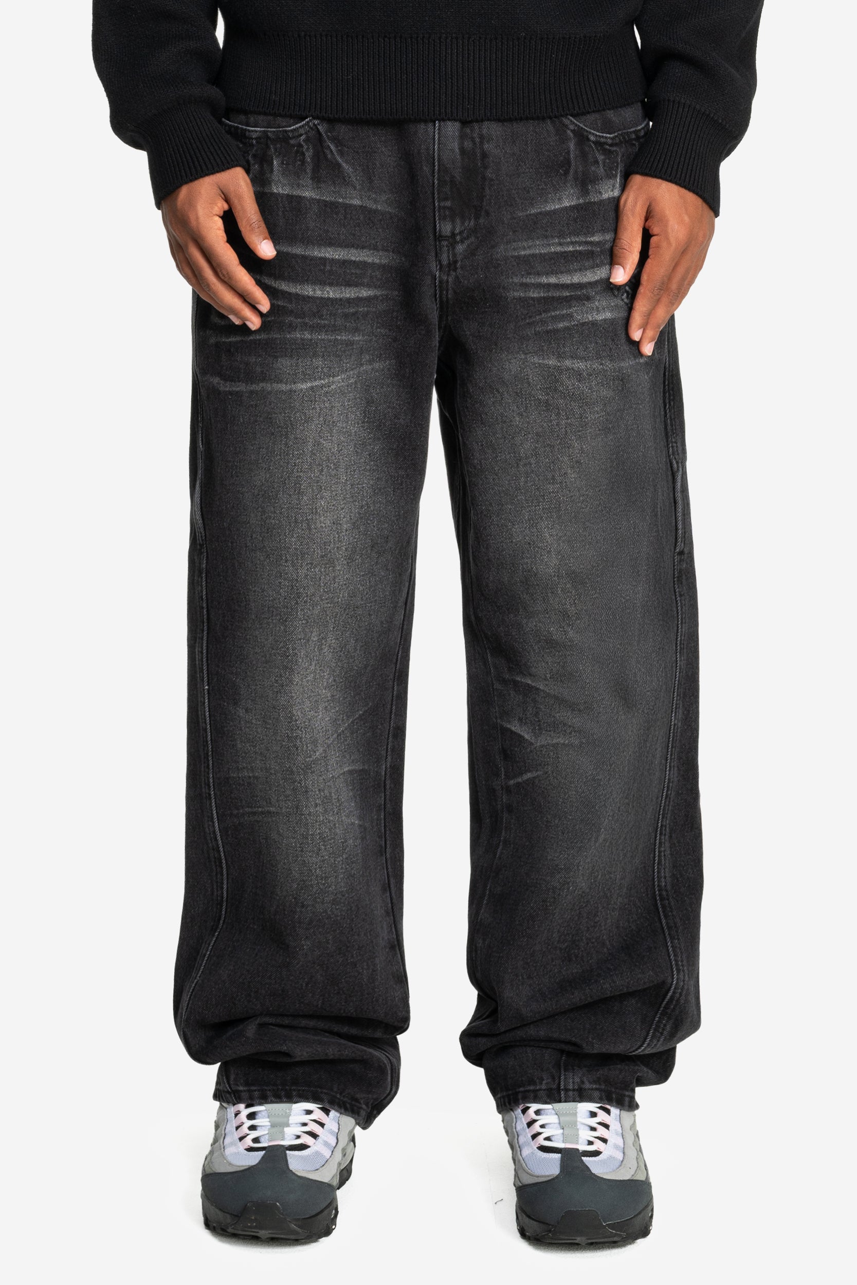 DISTINCTIVE DENIM BLACK