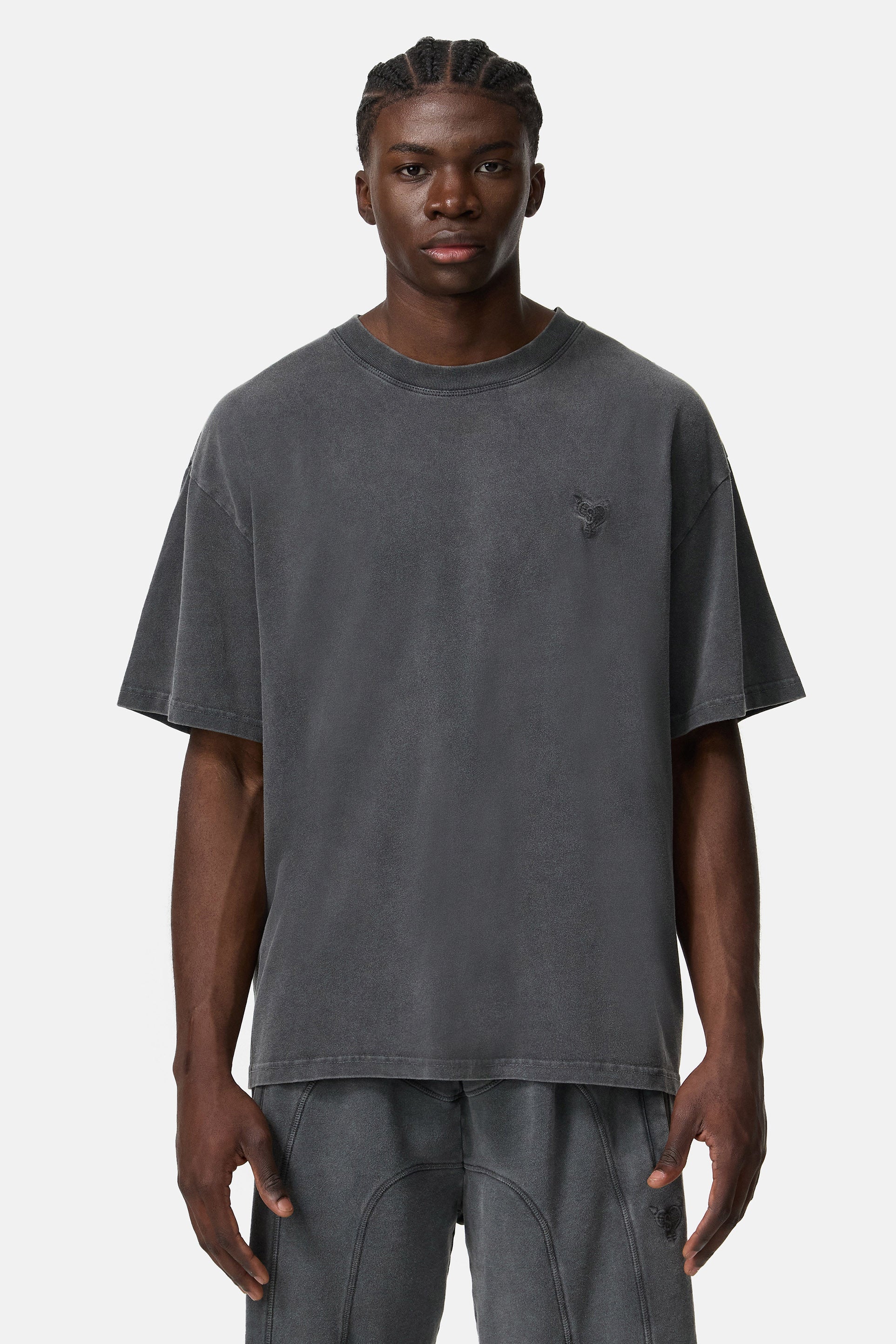 STACKS TEE DARK GREY